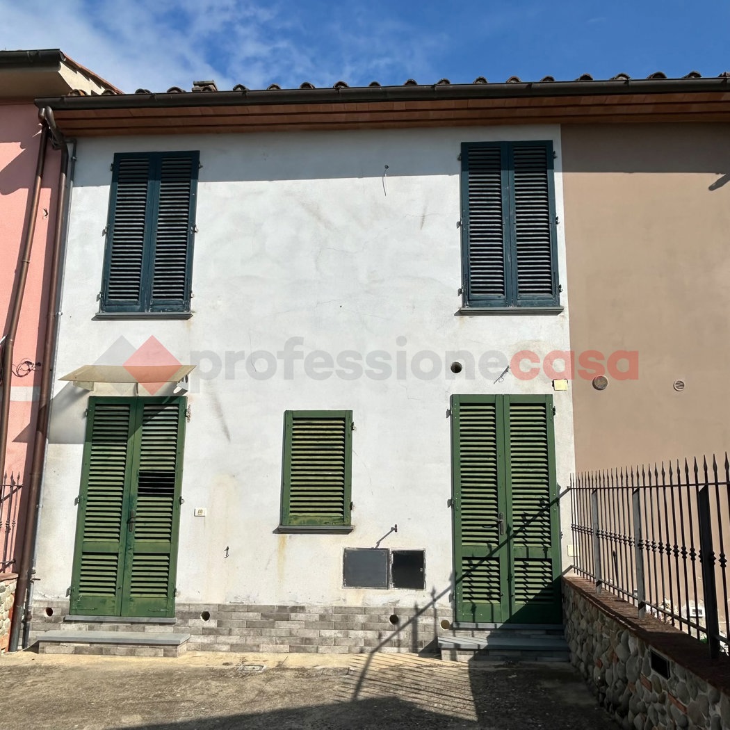 Casa indipendente con giardino a Agliana