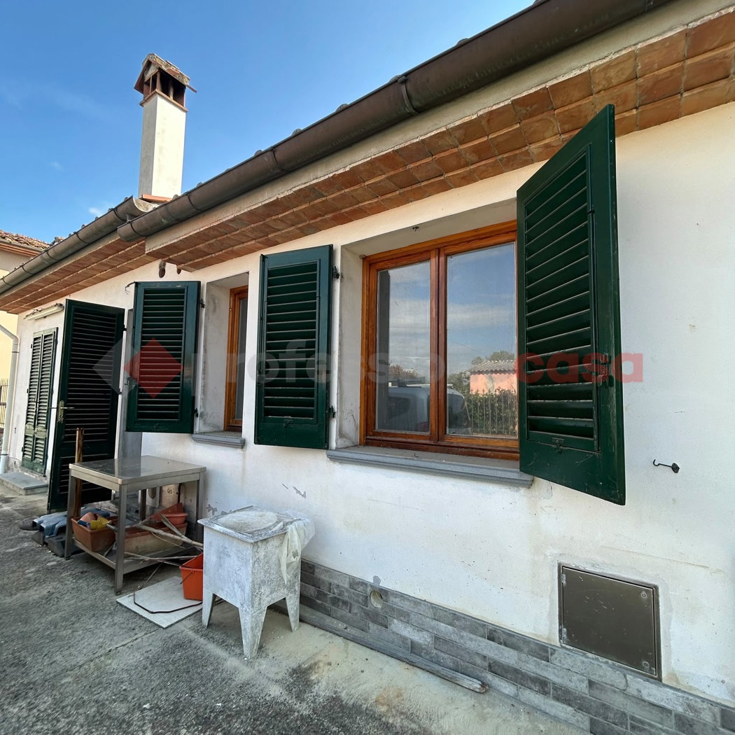 Casa indipendente con giardino a Agliana
