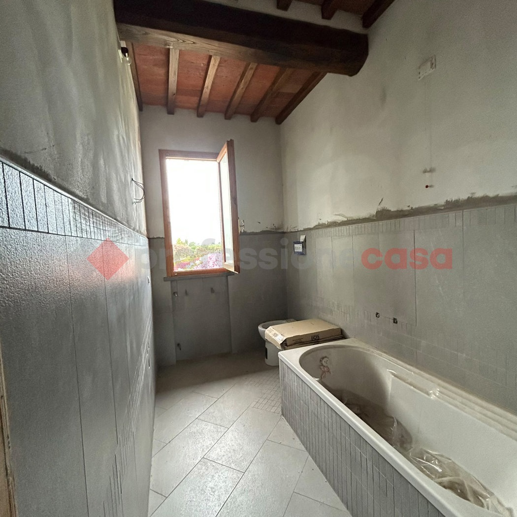 Casa indipendente con giardino a Agliana