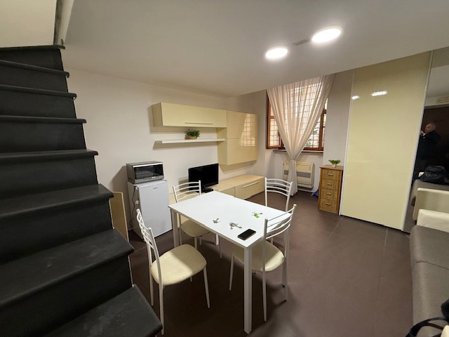 Monolocale arredato in affitto a Napoli