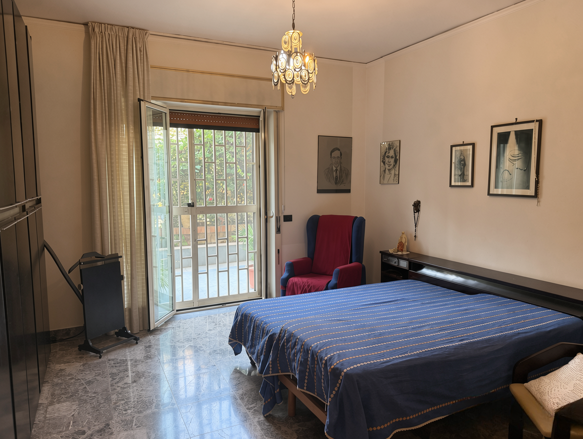 Trilocale da ristrutturare a Napoli
