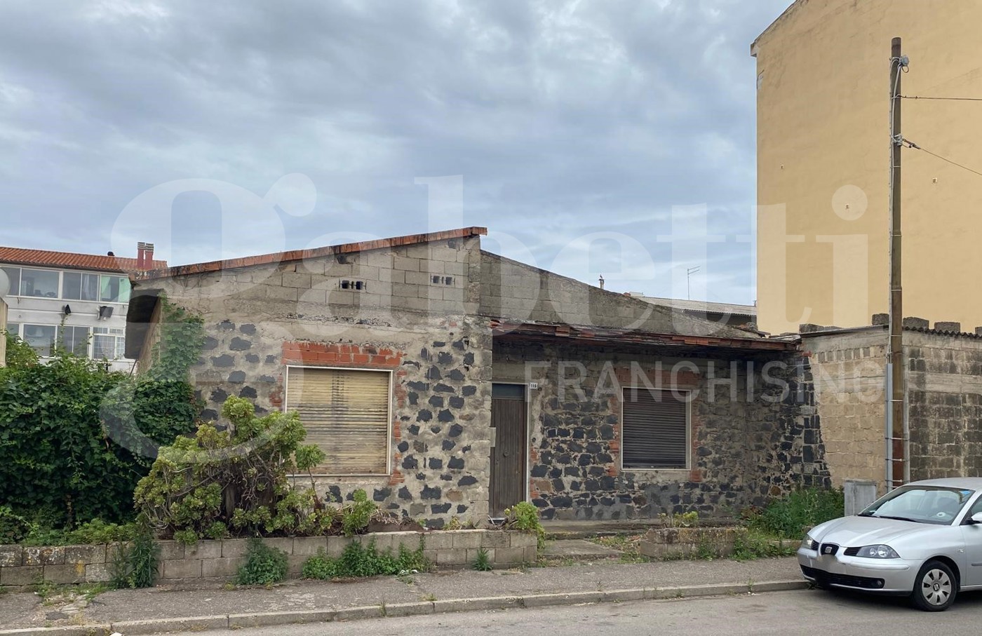 Casa indipendente con box a Oristano