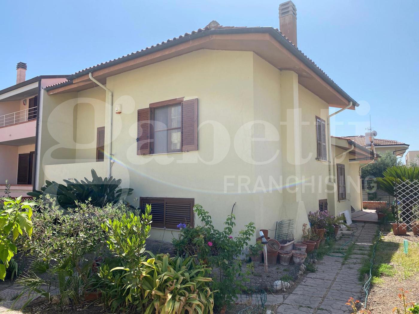 Villa Bifamiliare con box a Santa Giusta