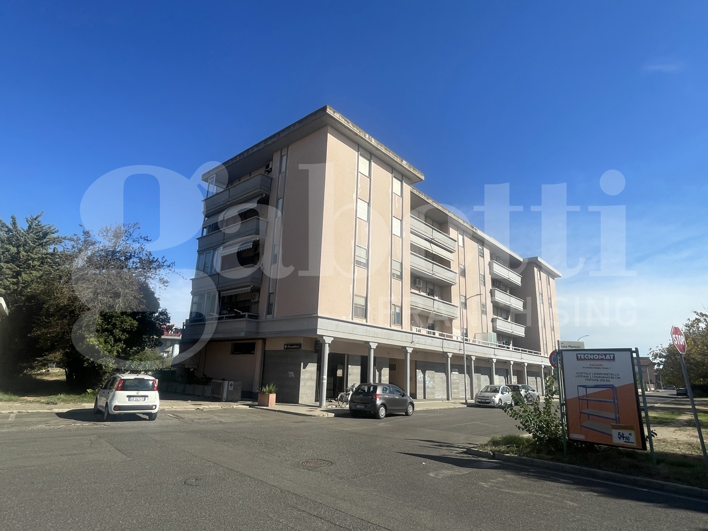 Quadrilocale con box a Oristano