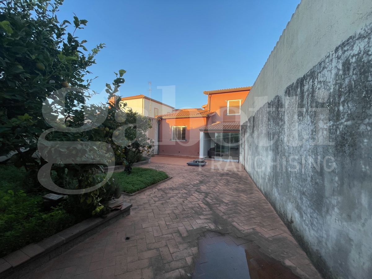 Casa indipendente con giardino a Terralba