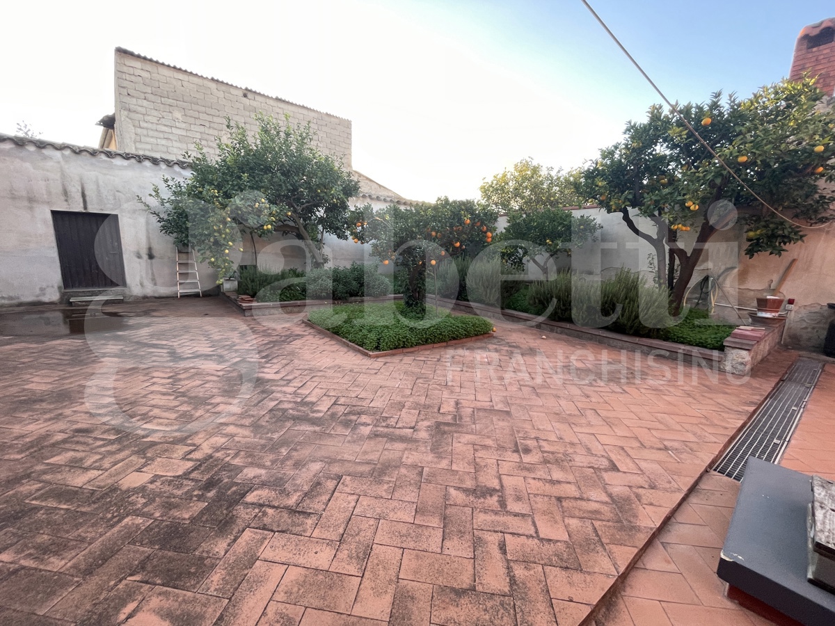 Casa indipendente con giardino a Terralba