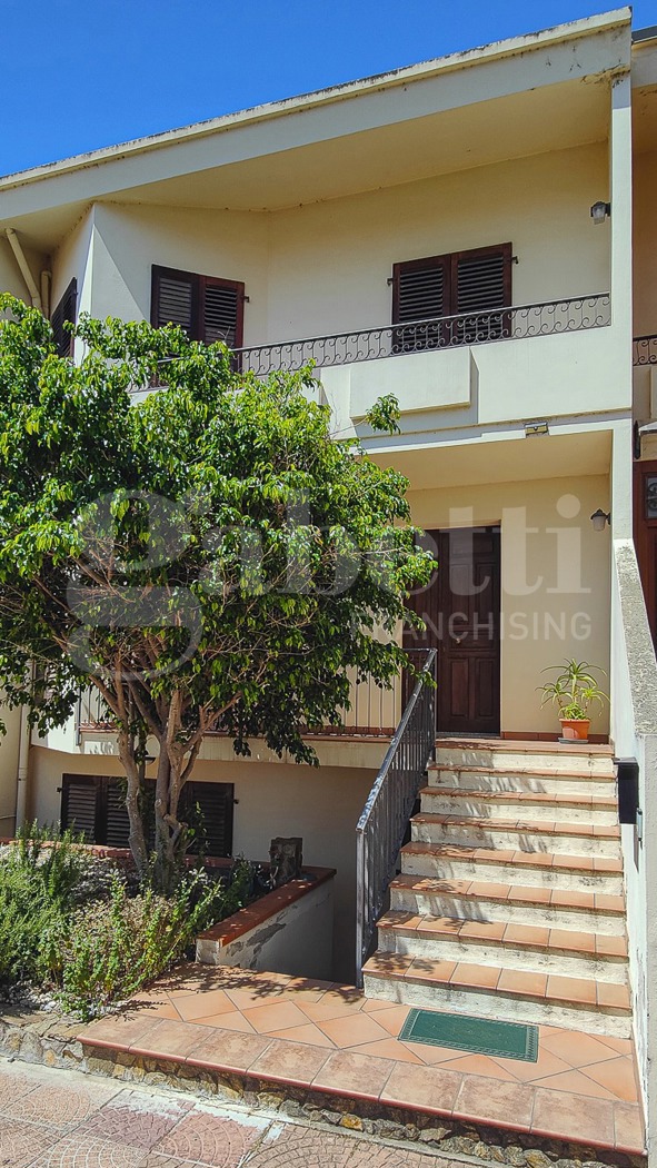 Villa con giardino a Oristano