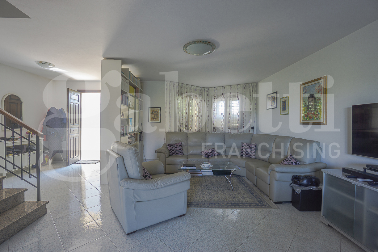 Villa con giardino a Oristano