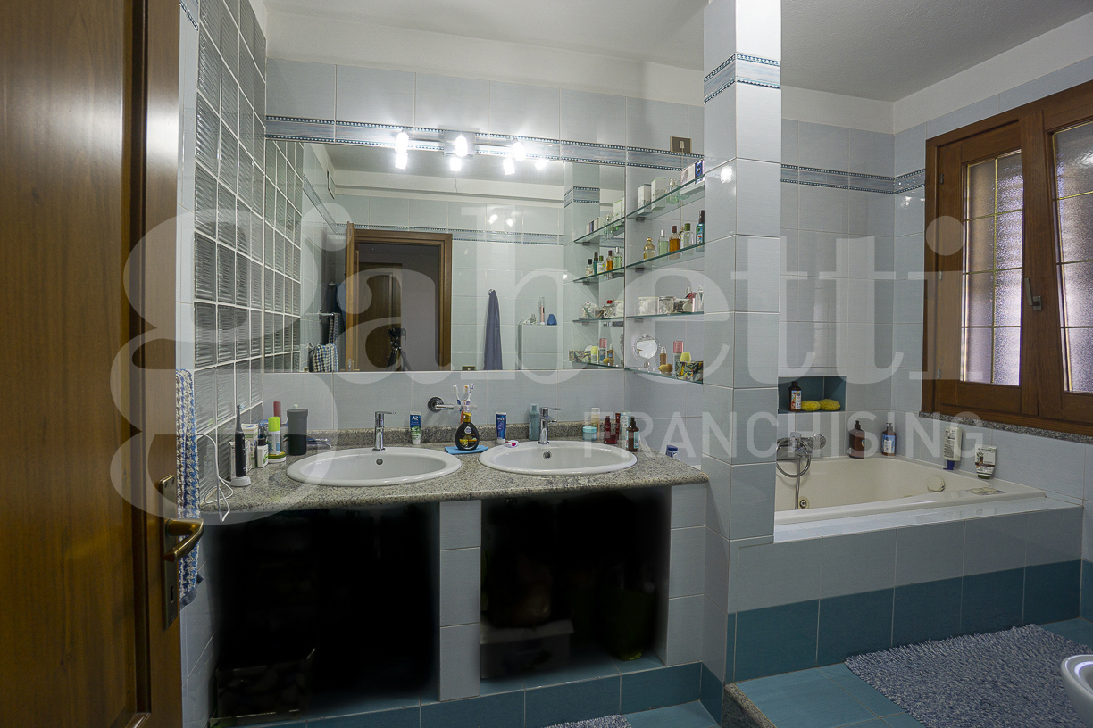 Villa con giardino a Oristano