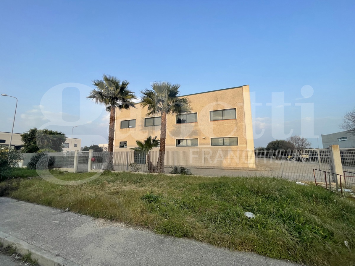 Capannone in vendita a Oristano