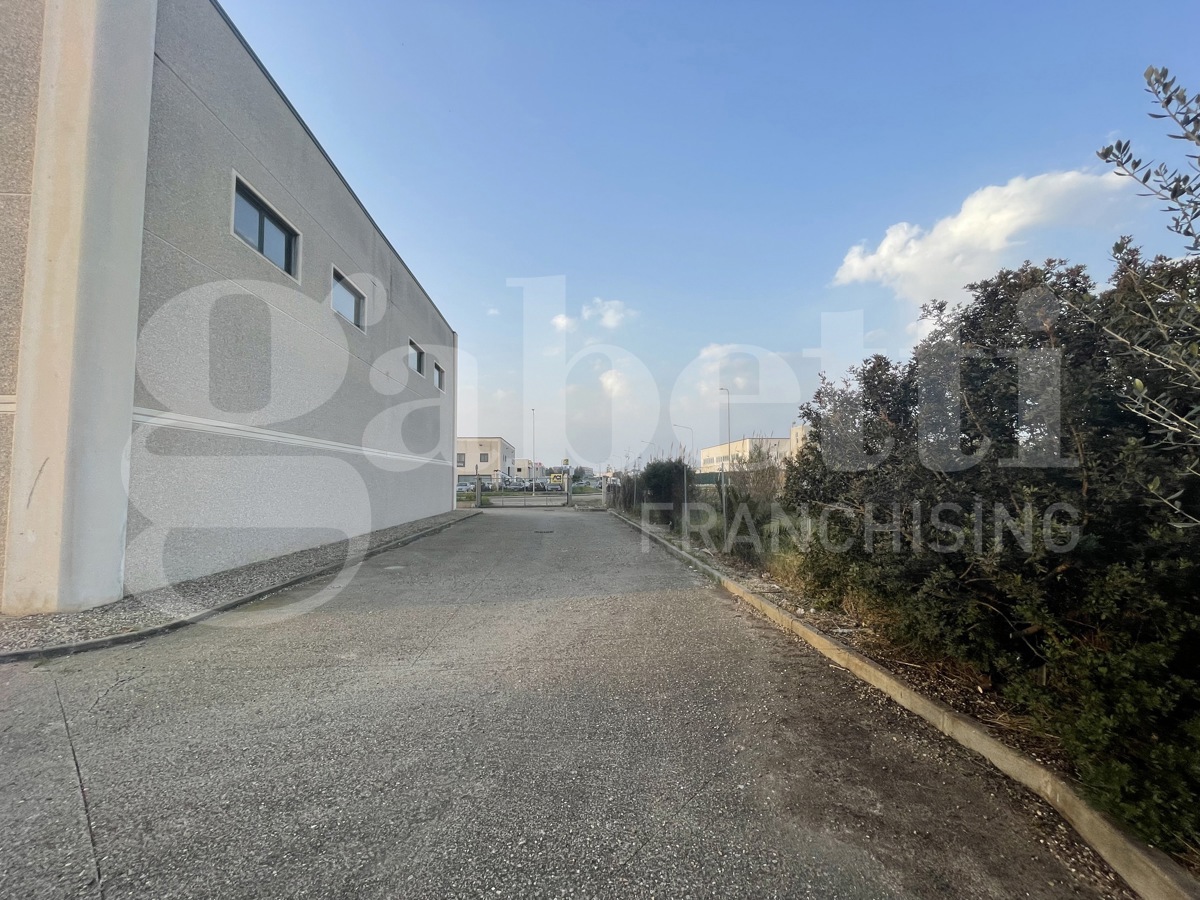 Capannone in vendita a Oristano