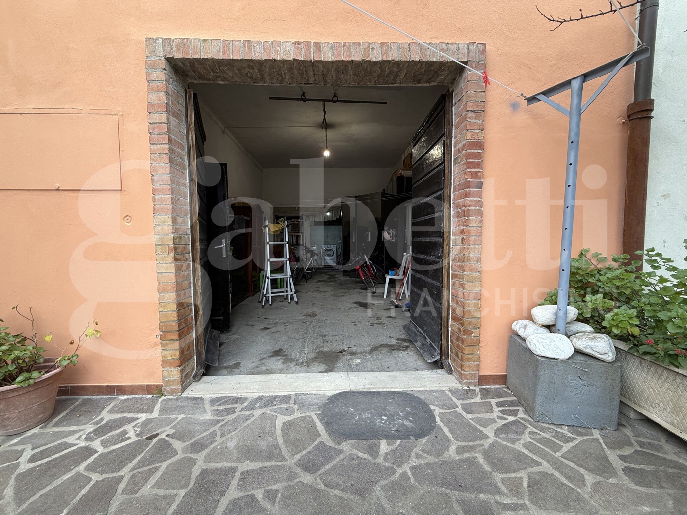 Trilocale con giardino a Pontedera