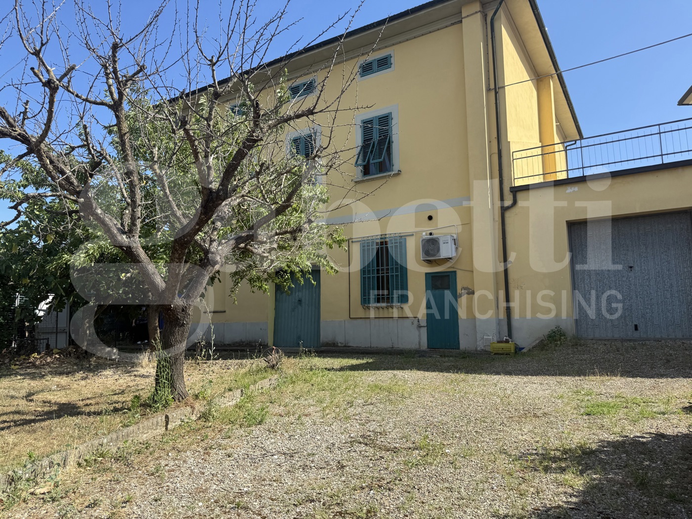 Villa con giardino a San Miniato