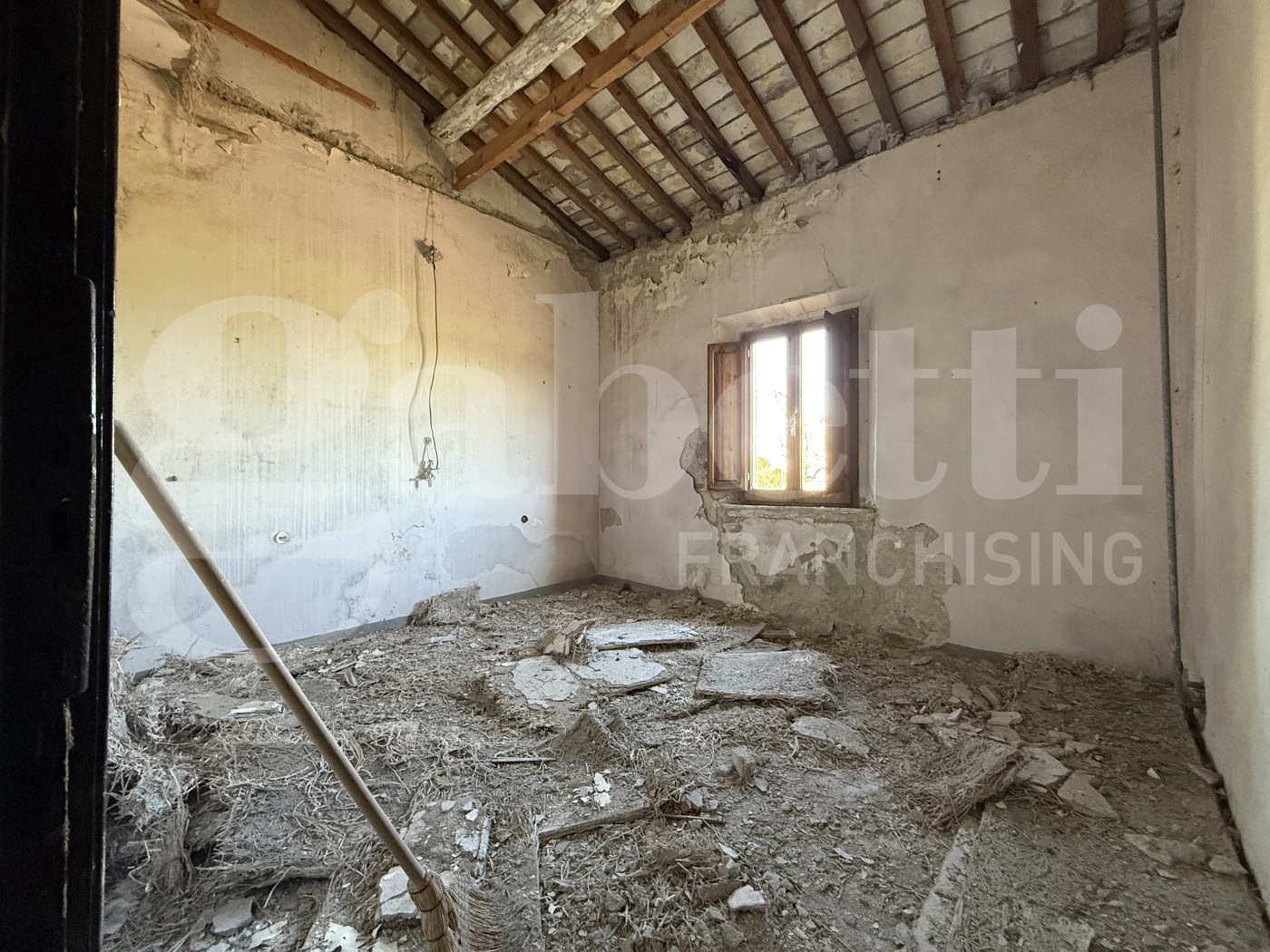 Casa indipendente con giardino a Pontedera
