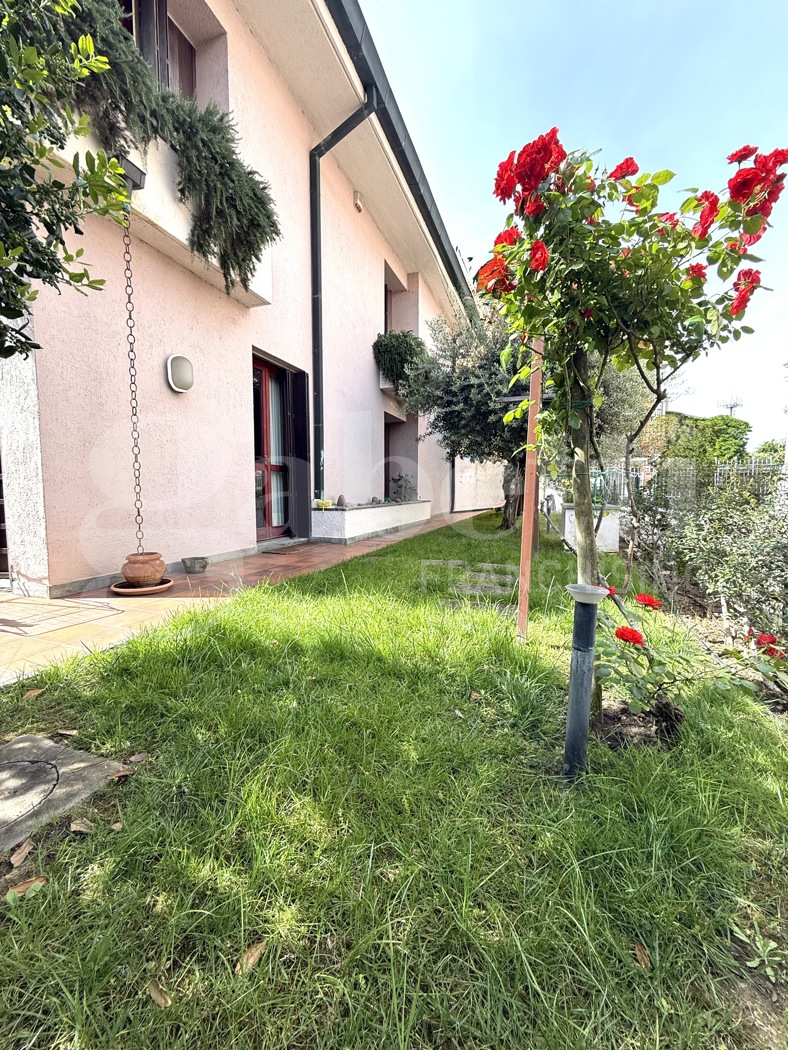 Villa con giardino a Santa Croce sull'Arno