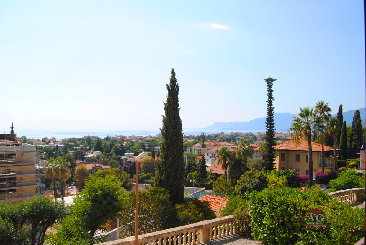 Casa indipendente in vendita a Bordighera