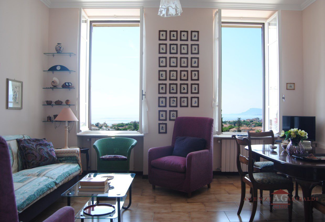 Casa indipendente in vendita a Bordighera