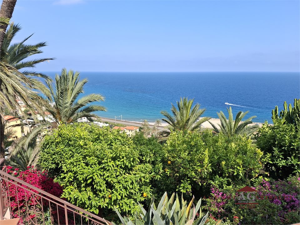 Casa indipendente vista mare a Bordighera