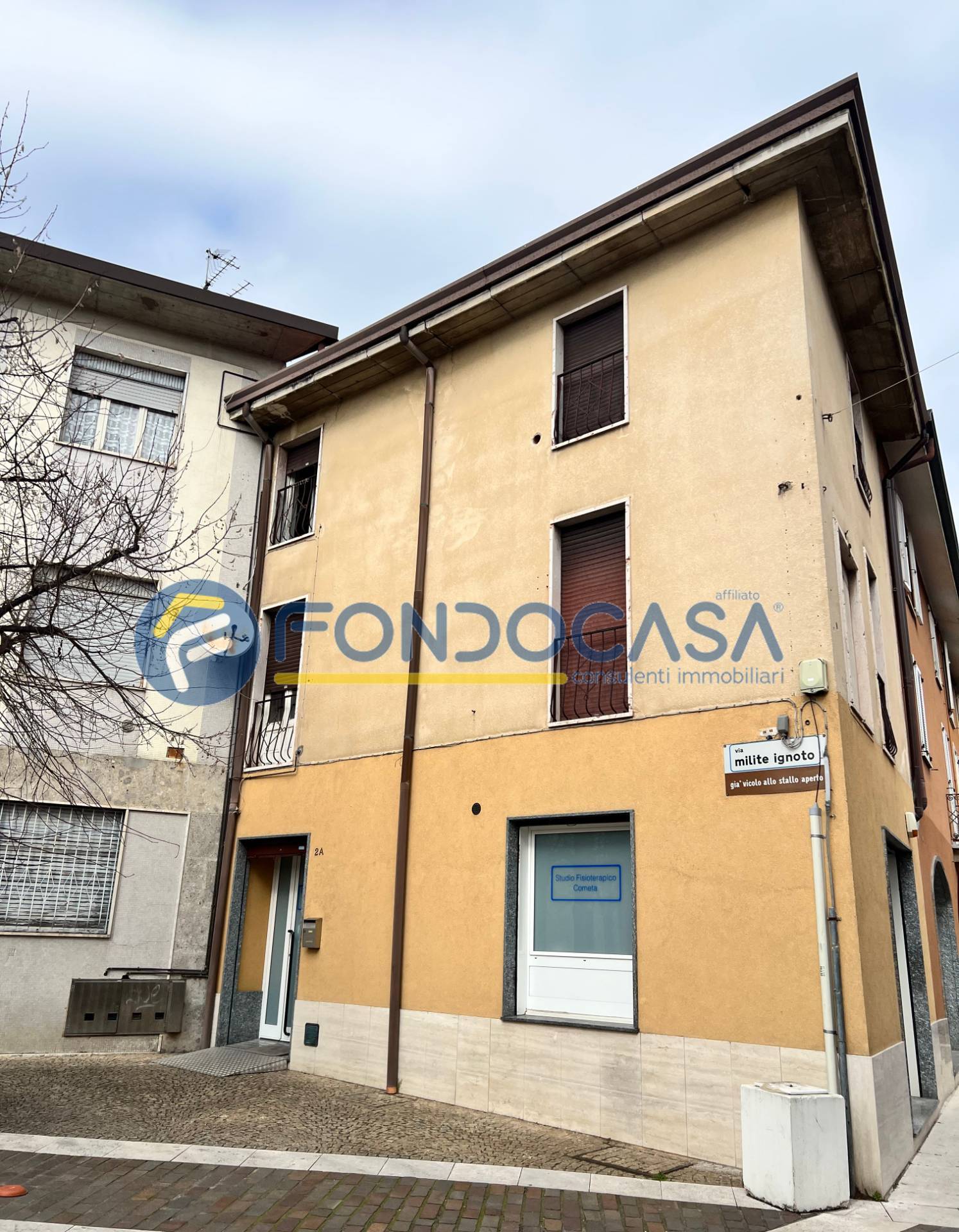 Abitazioni tipiche storiche in vendita a Canegrate
