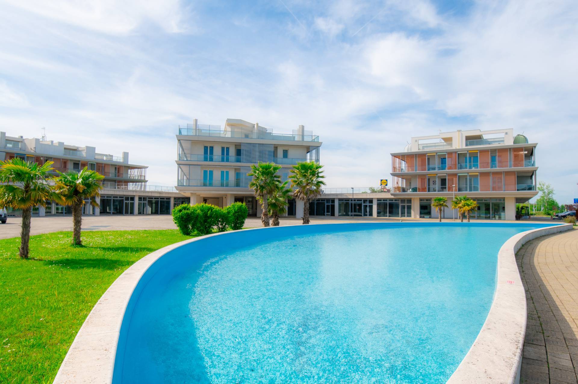 Locale Commerciale in vendita a Jesolo, Lido di Jesolo