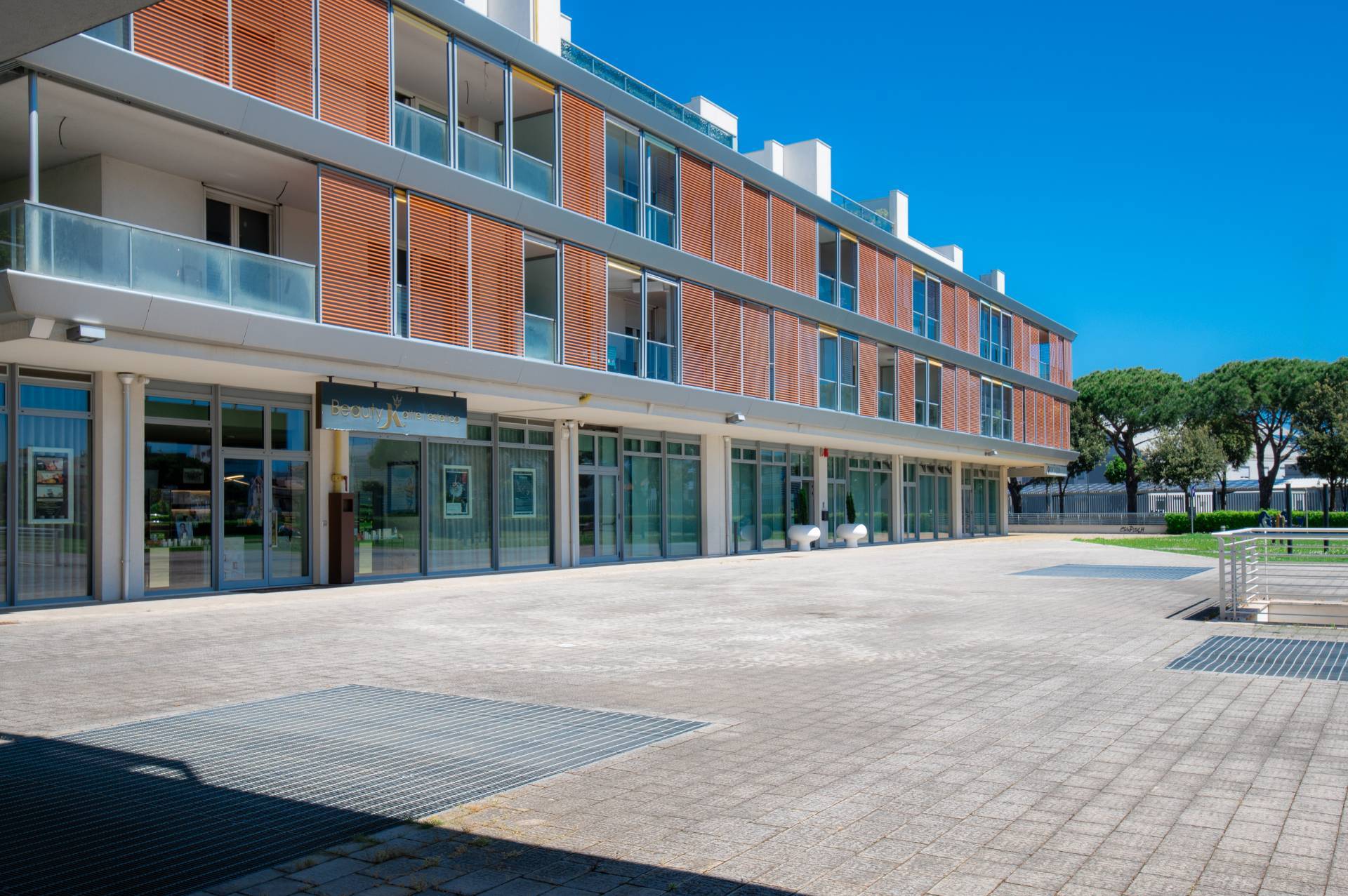 COMMERCIALE in vendita a Jesolo, Lido di Jesolo