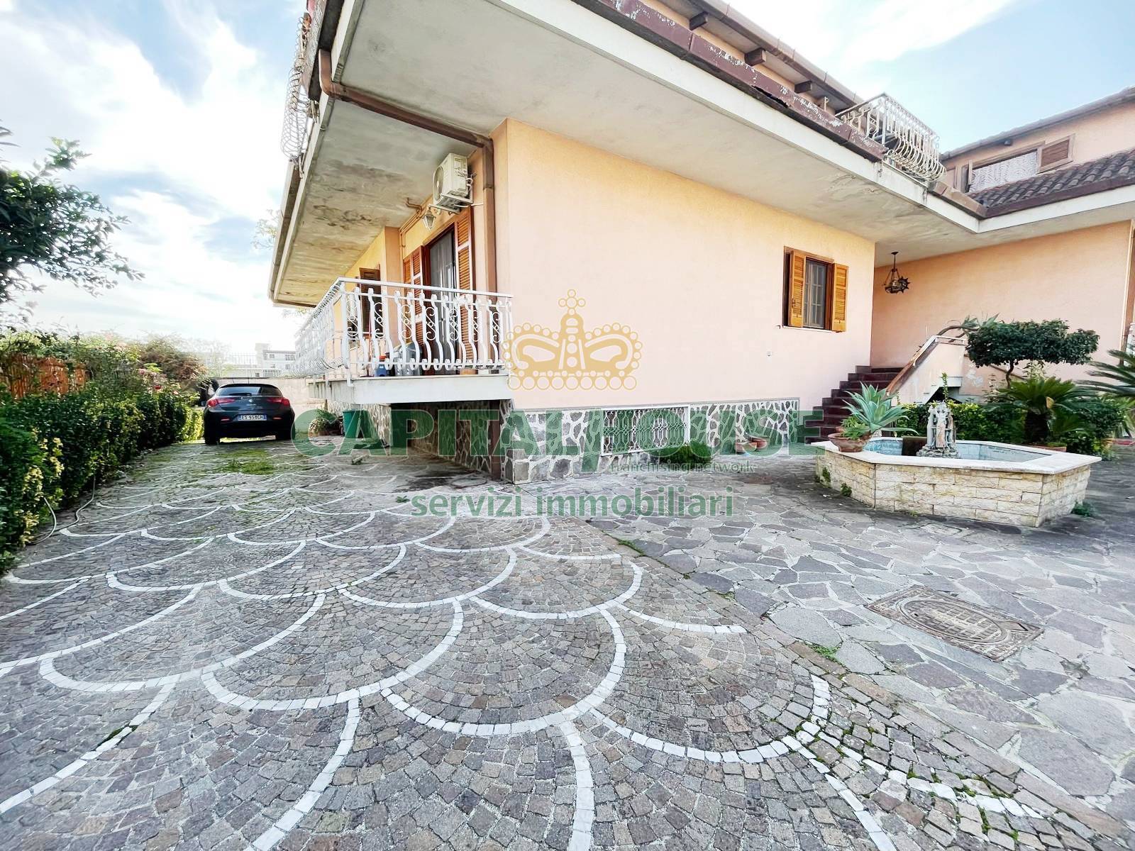 Villa con terrazzo a Pomigliano d'Arco