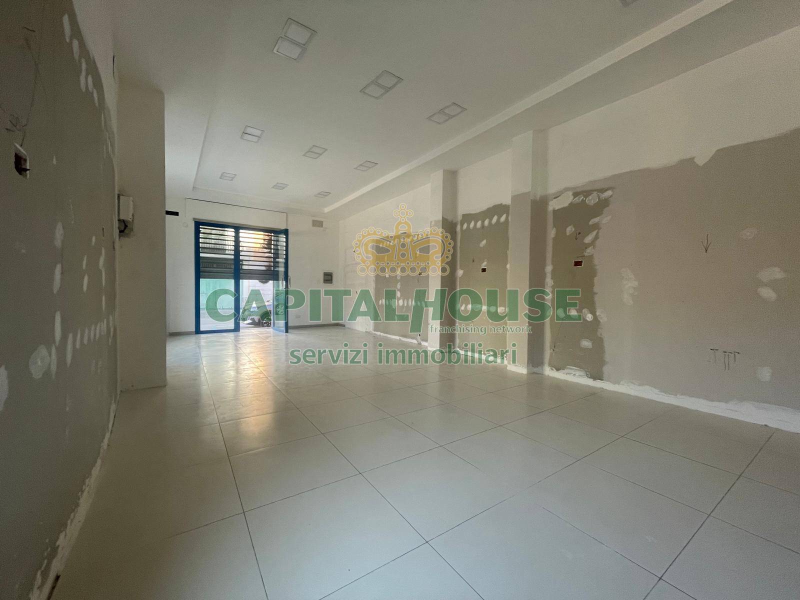Commerciale in affitto a Pomigliano d'Arco
