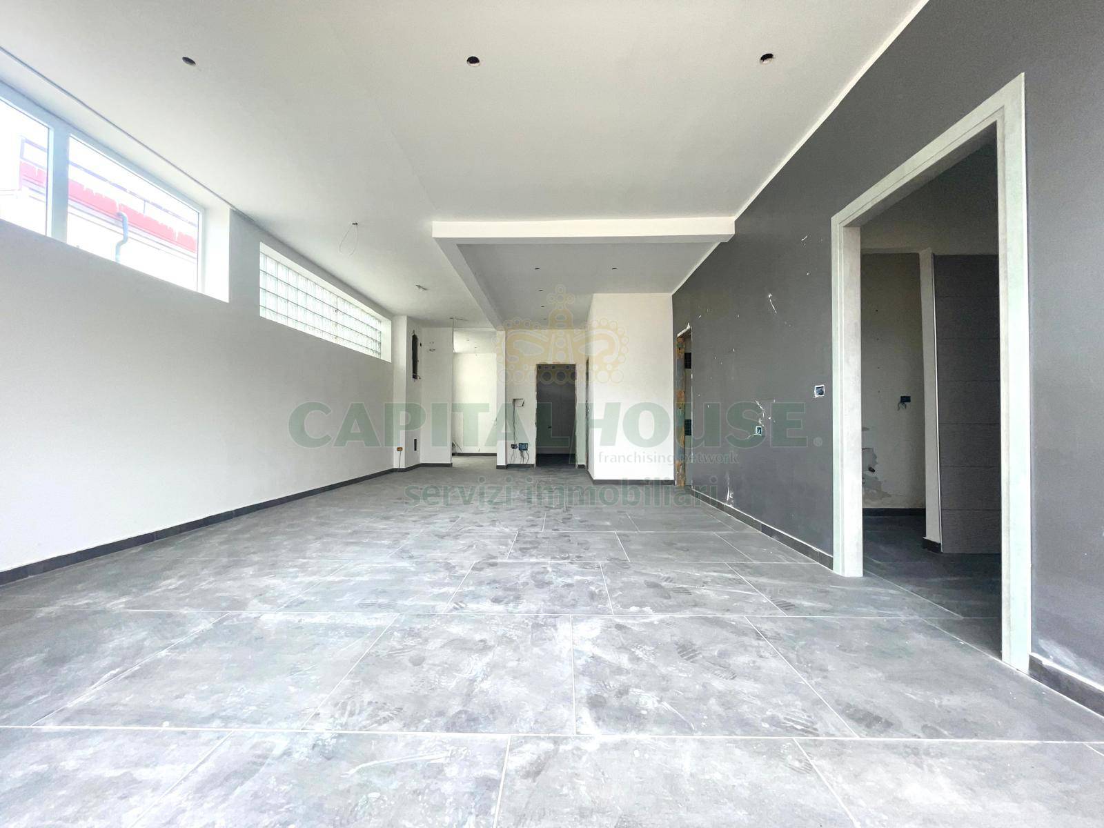 Commerciale in affitto a Pomigliano d'Arco