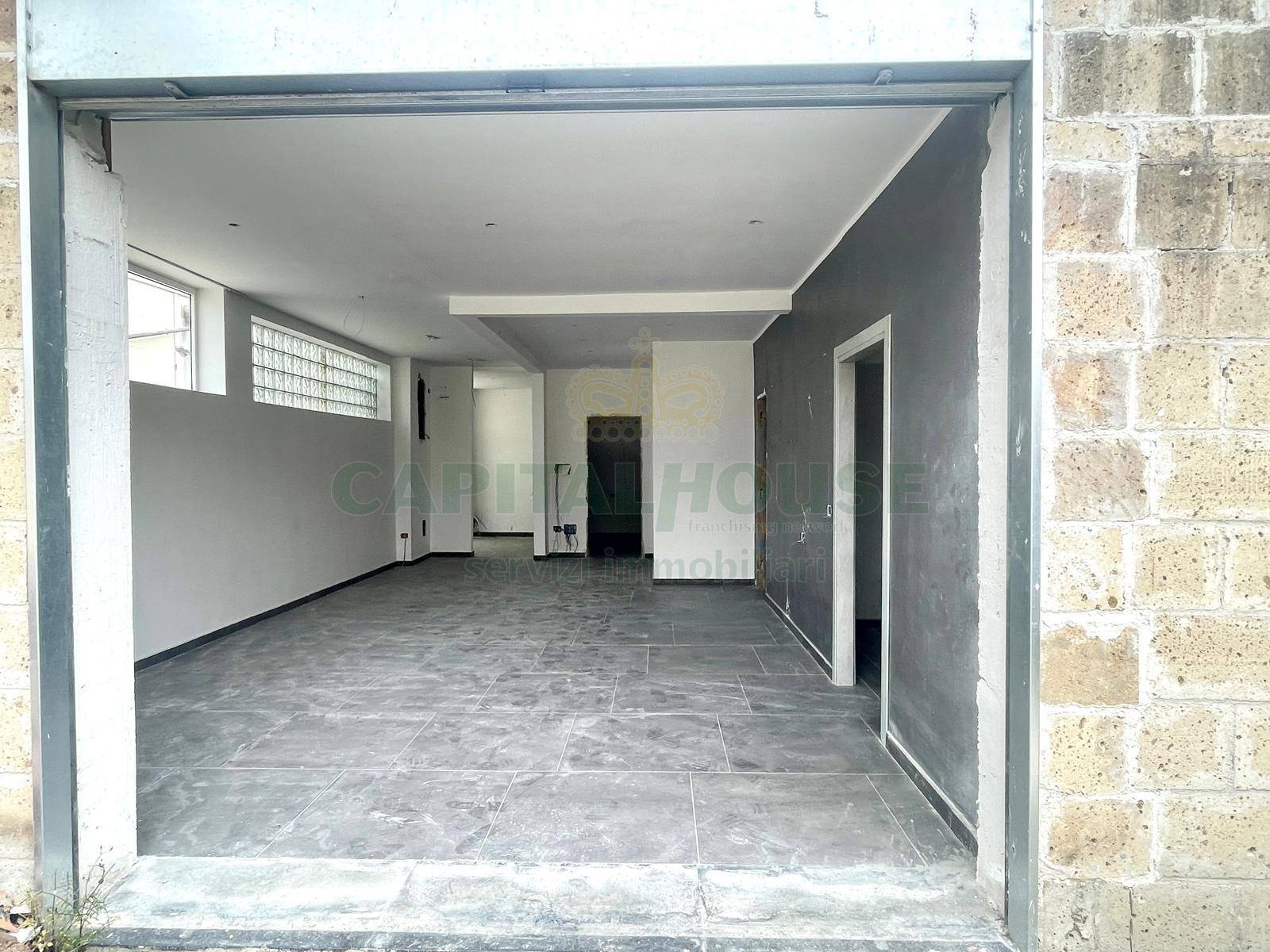 Commerciale in affitto a Pomigliano d'Arco