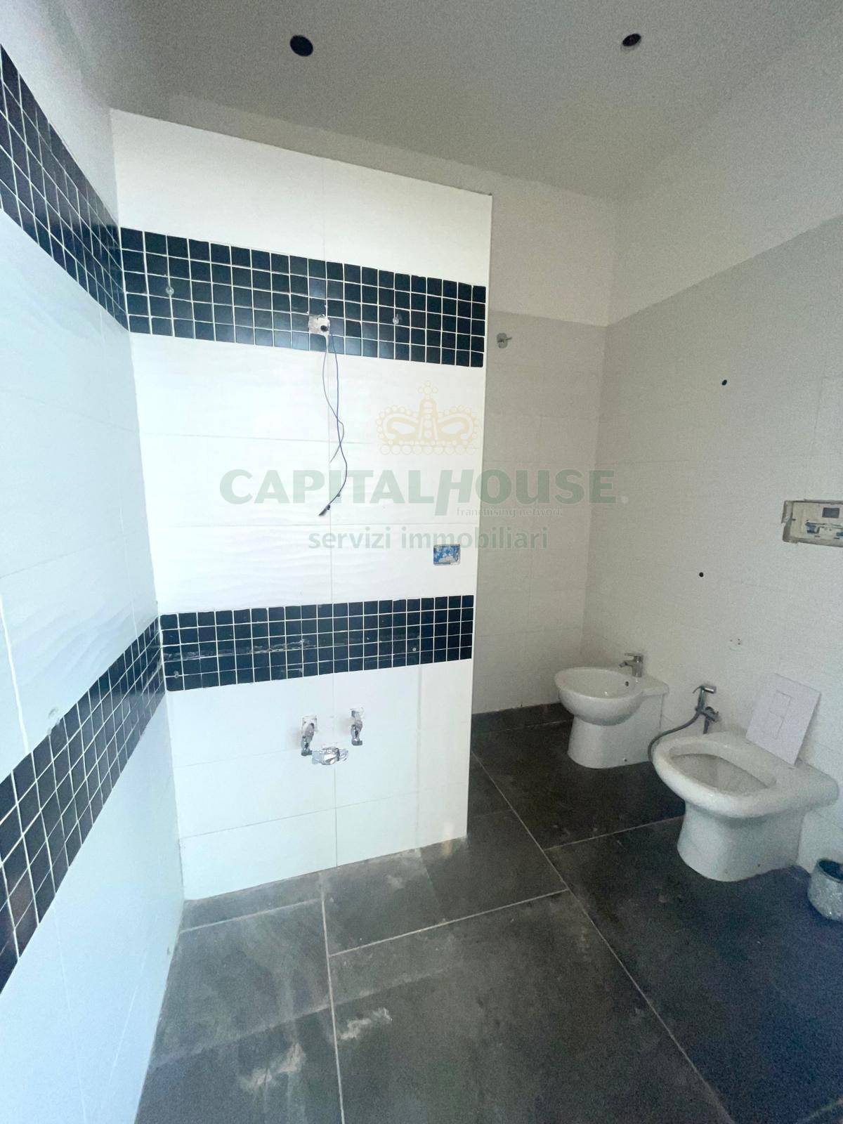 Commerciale in affitto a Pomigliano d'Arco