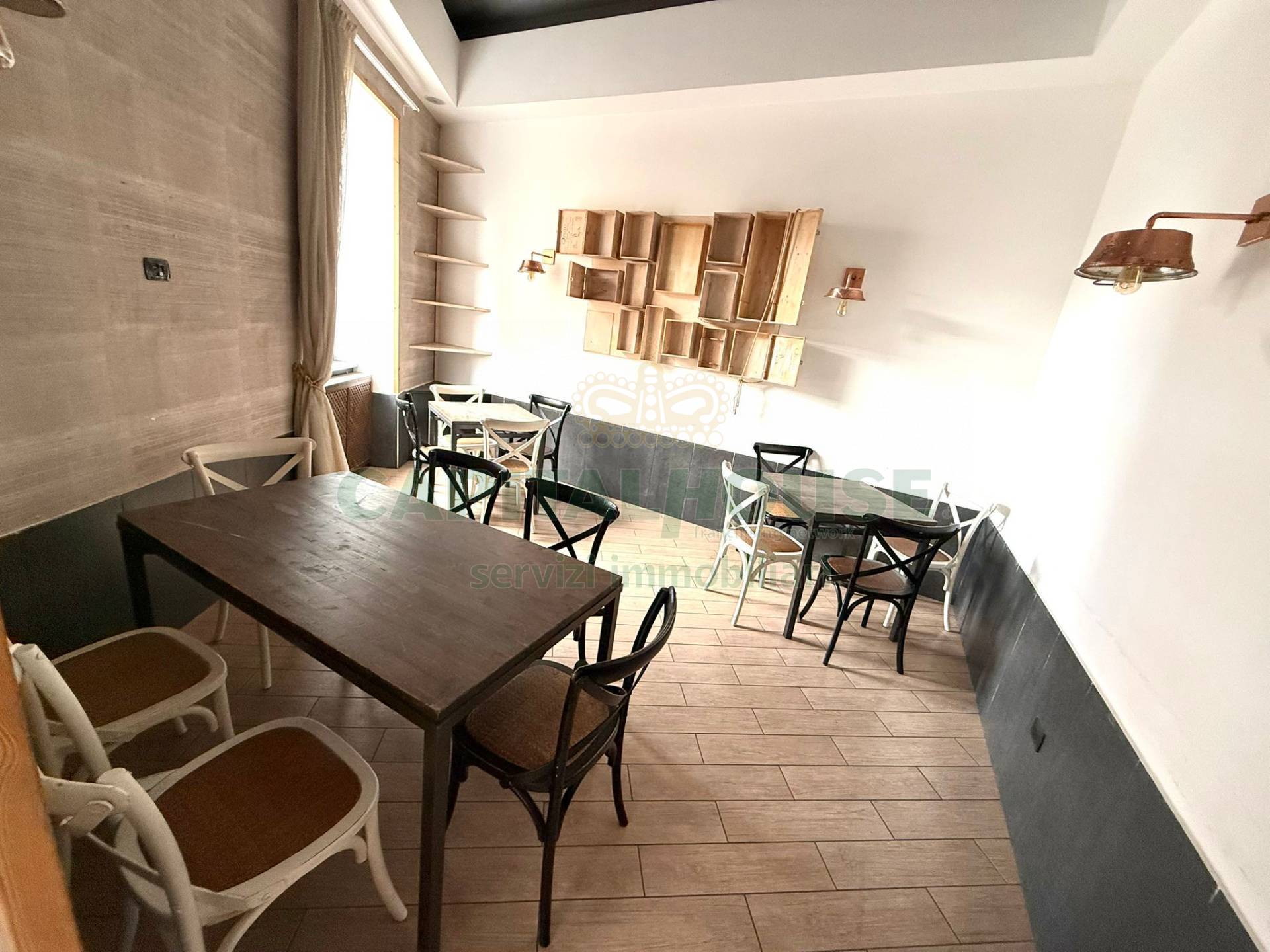 Commerciale in affitto a Pomigliano d'Arco