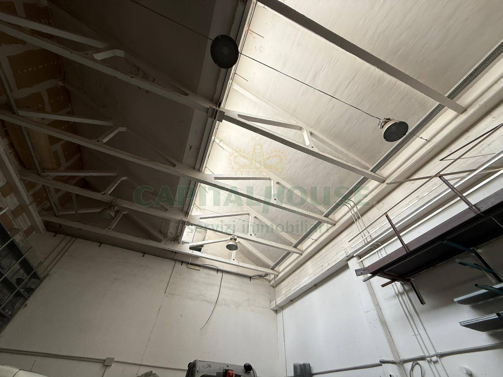 Capannone in vendita a Pomigliano d'Arco