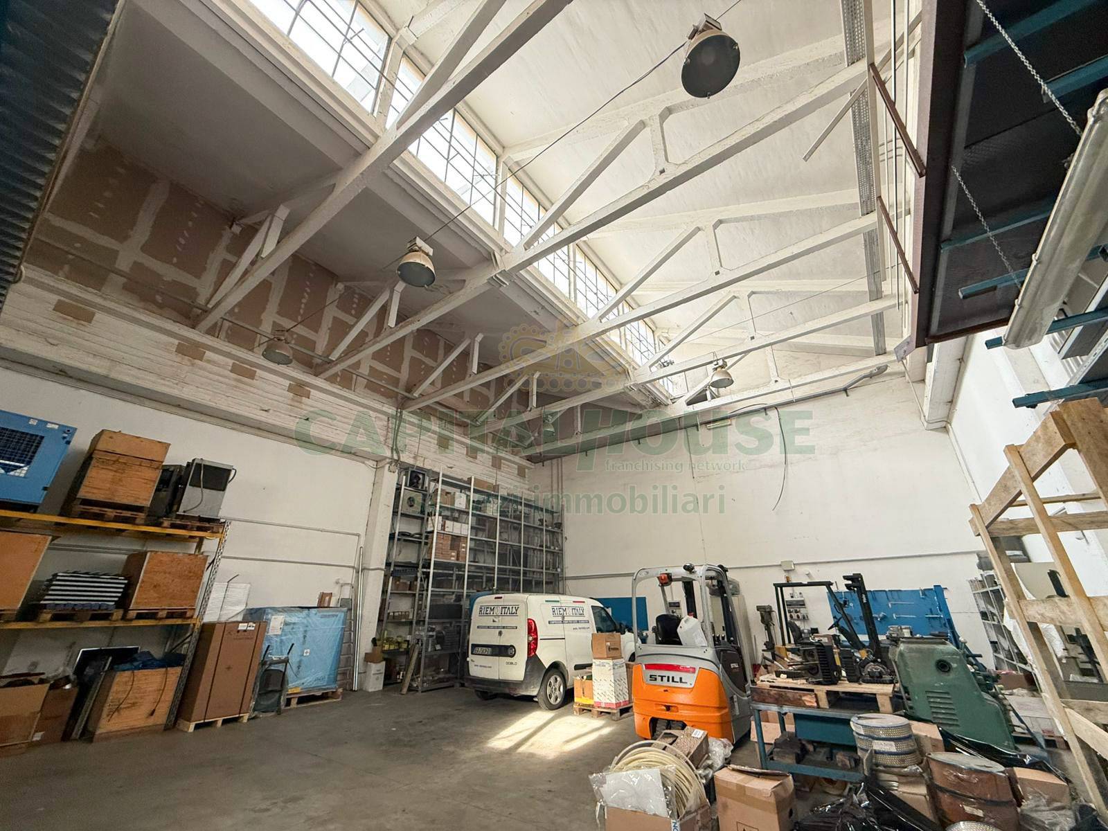 Capannone in vendita a Pomigliano d'Arco