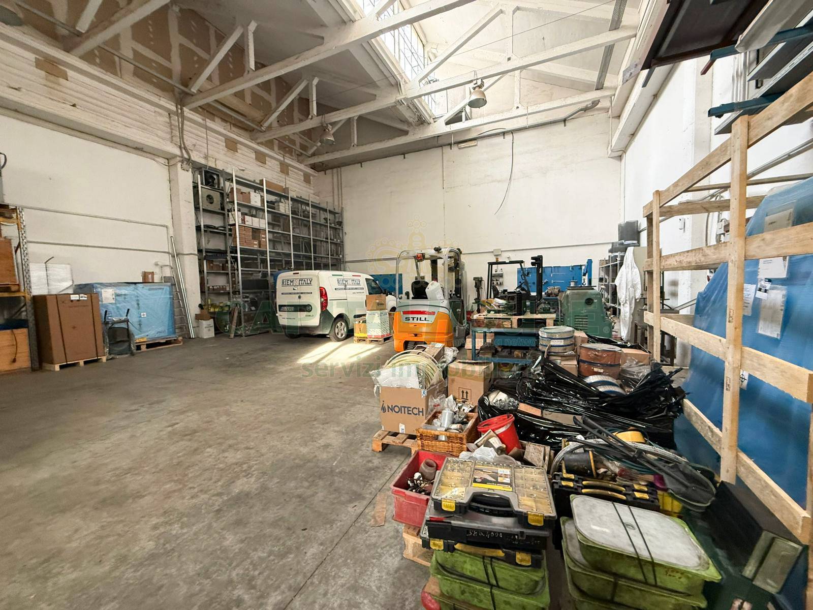 Capannone in vendita a Pomigliano d'Arco