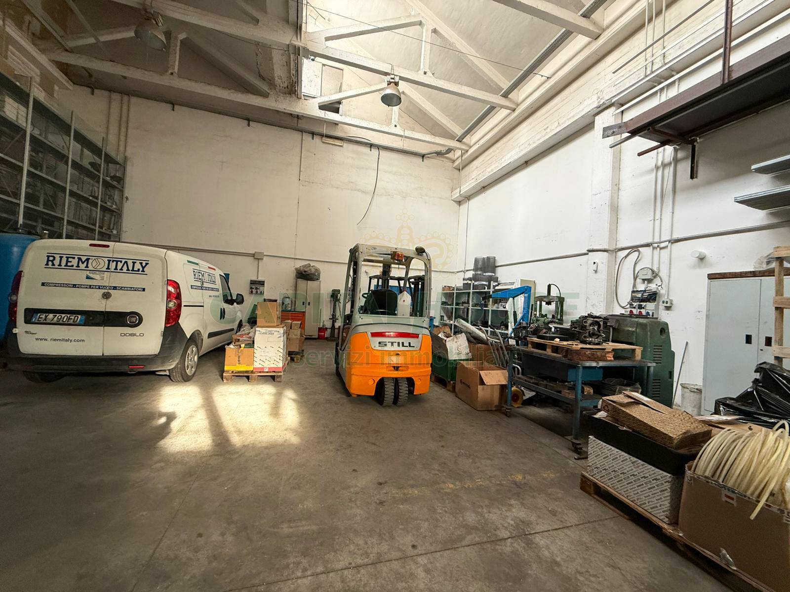 Capannone in vendita a Pomigliano d'Arco