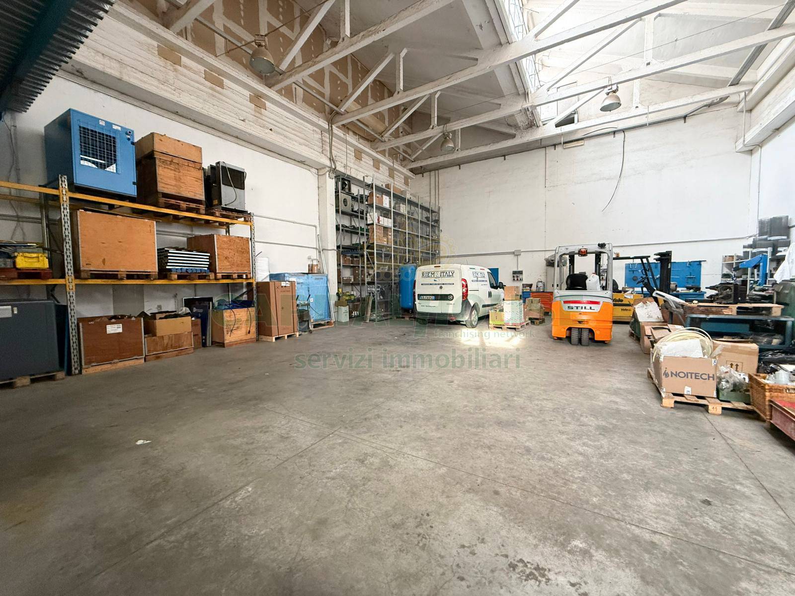 Capannone in vendita a Pomigliano d'Arco