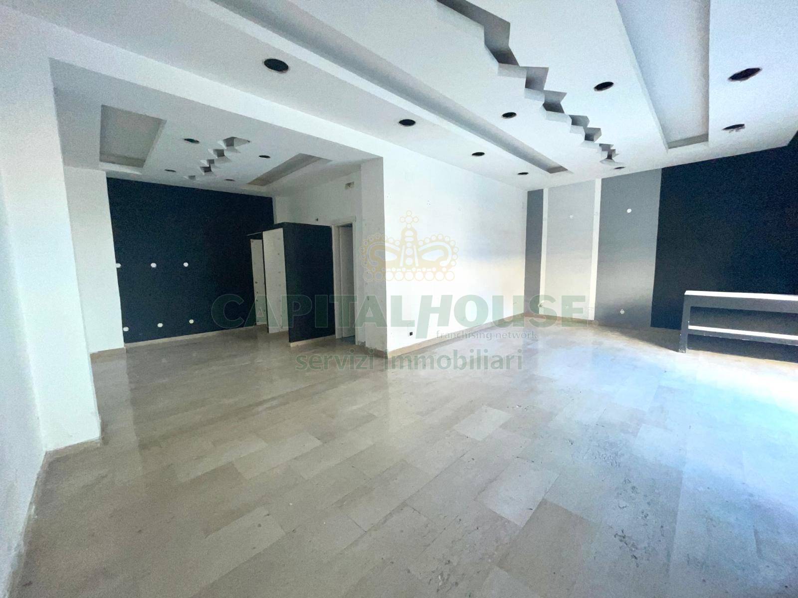 Commerciale in affitto a Pomigliano d'Arco