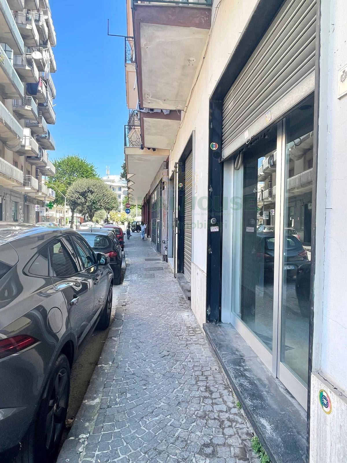 Commerciale in affitto a Pomigliano d'Arco