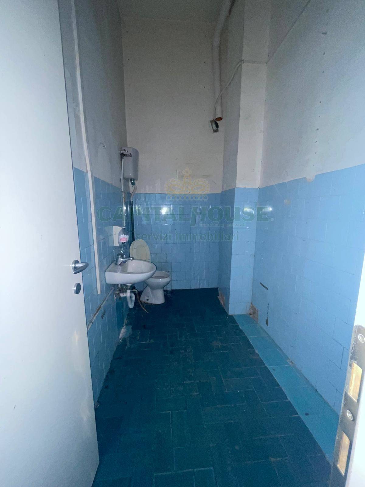 Commerciale in affitto a Pomigliano d'Arco