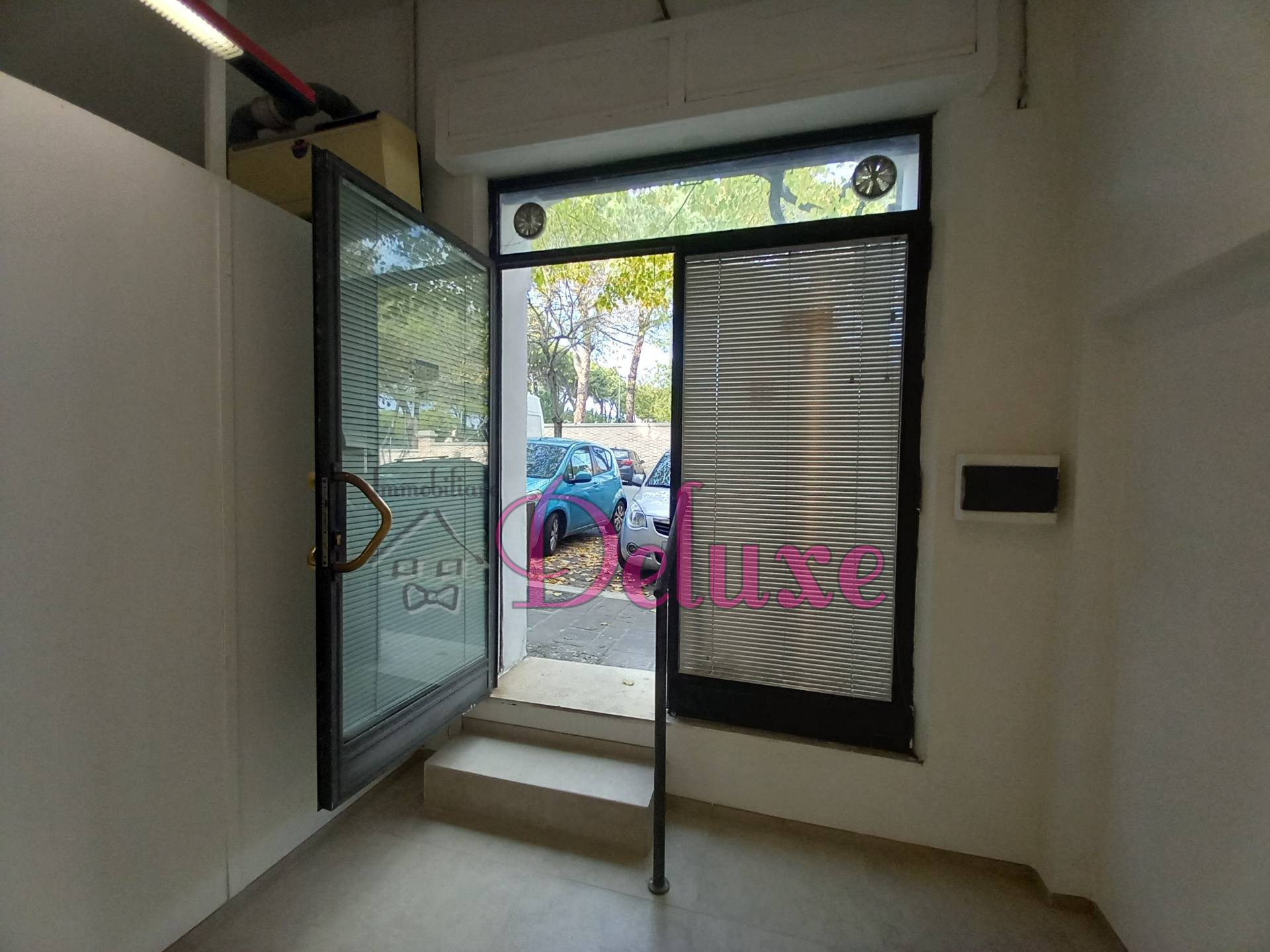 Locale commerciale in affitto a Macerata, Semicentrale