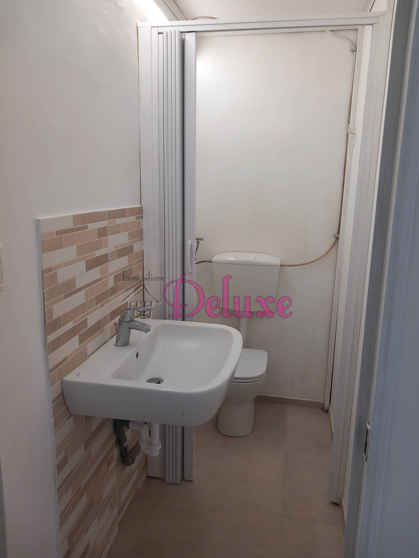 Locale commerciale in affitto a Macerata, Semicentrale