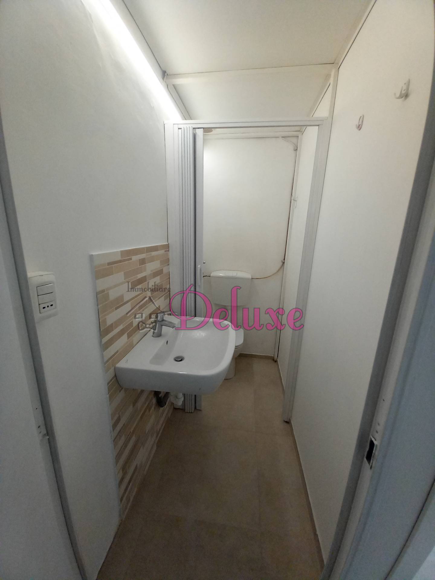 Locale commerciale in affitto a Macerata, Semicentrale