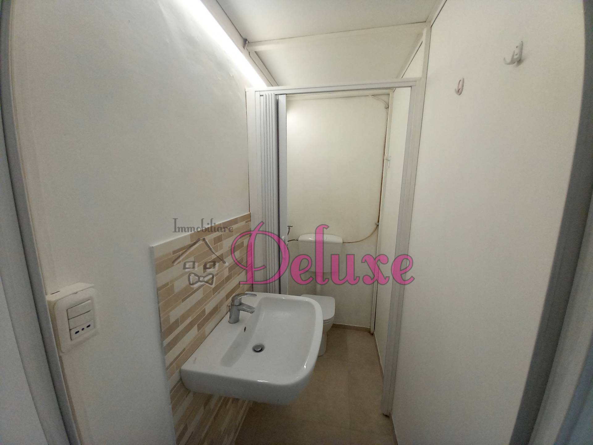 Locale commerciale in affitto a Macerata, Semicentrale