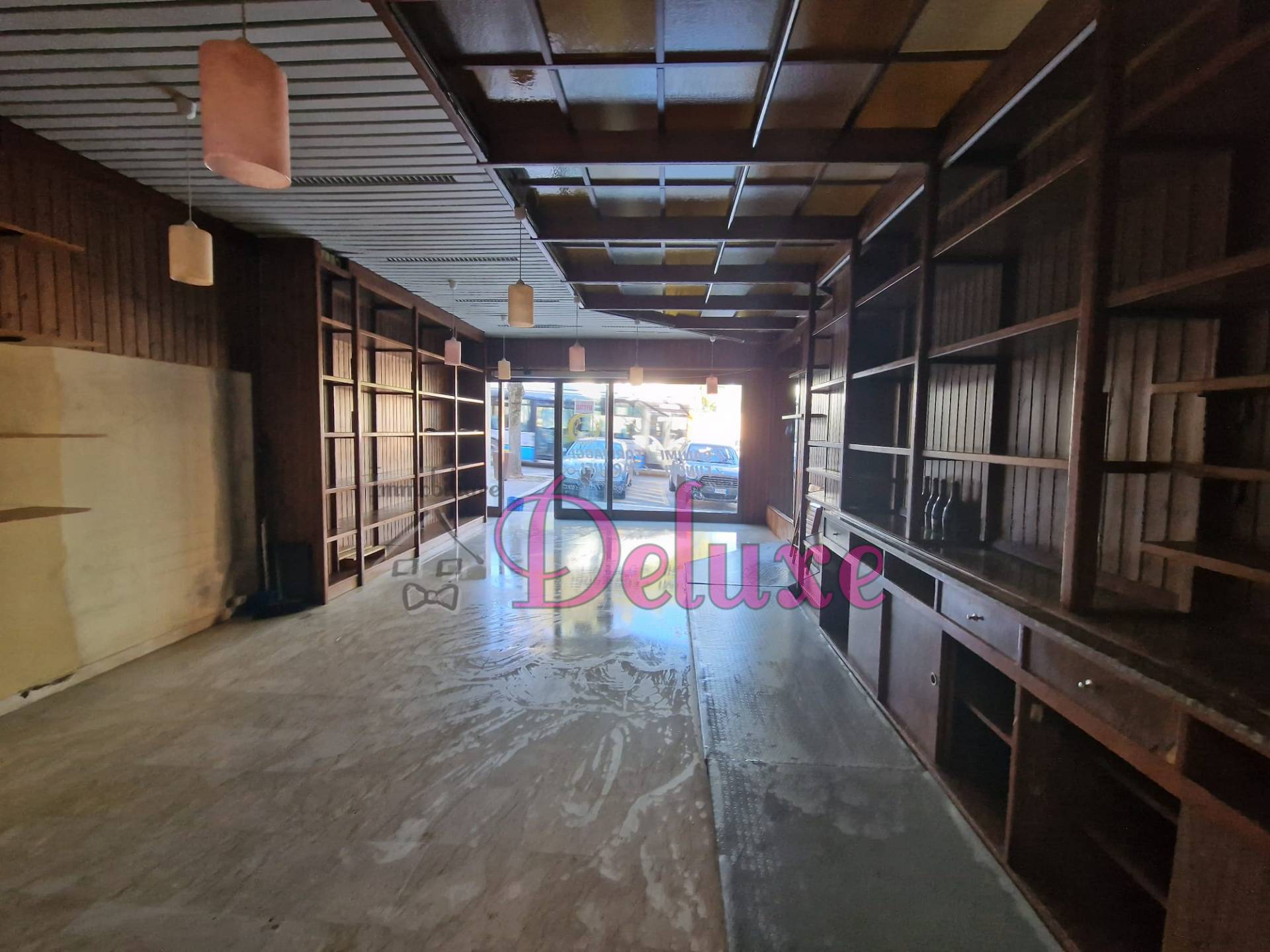 Locale commerciale in affitto a Macerata, Zona Santa Croce