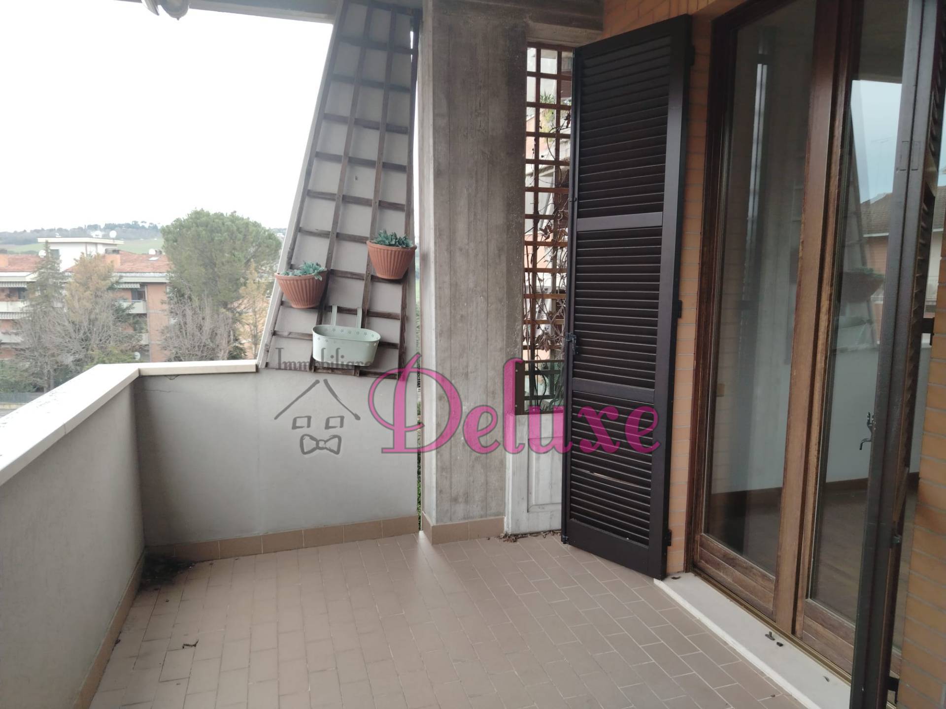 Appartamento in vendita a Macerata, Collevario