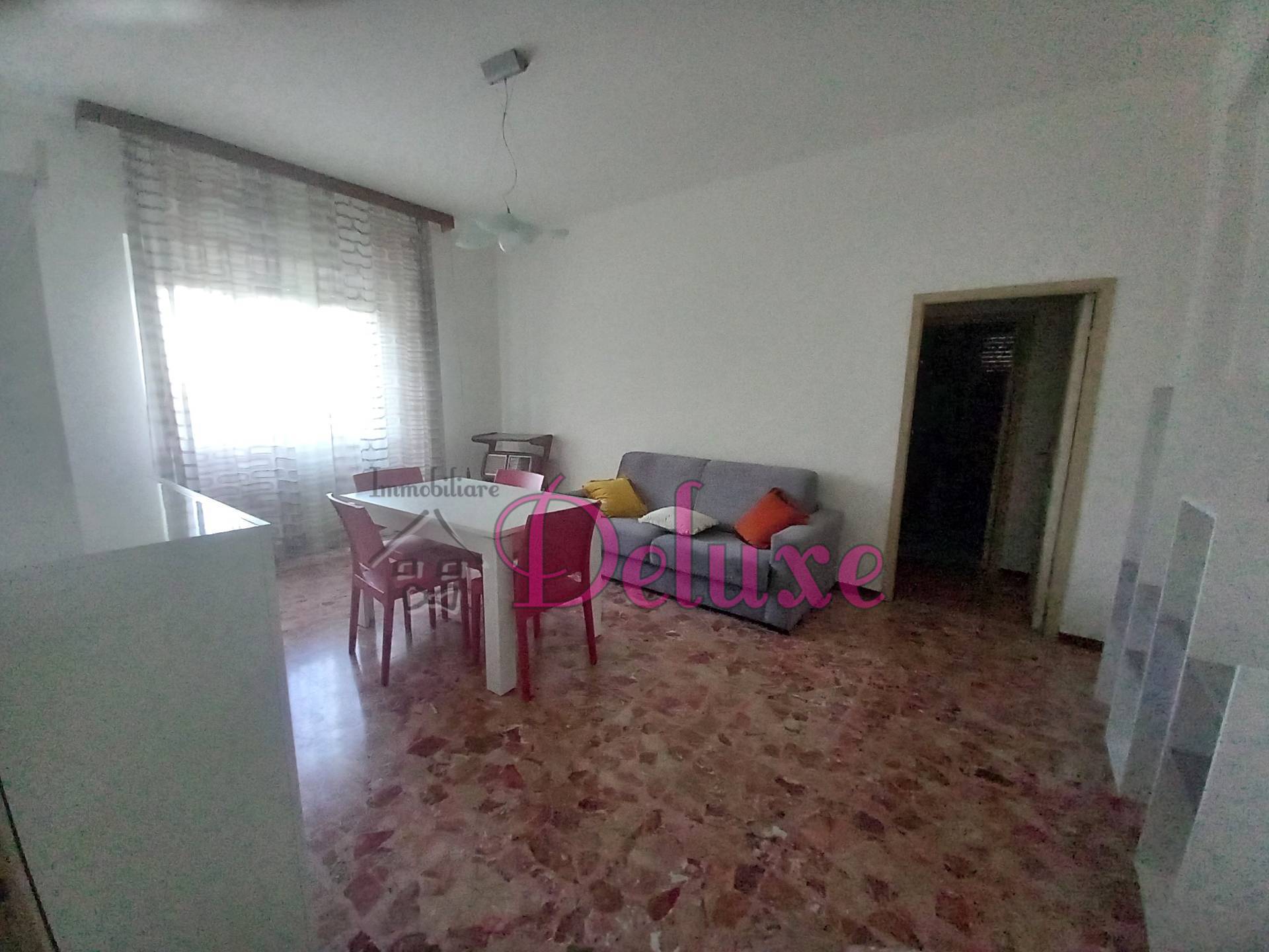 Appartamento in affitto a Macerata, Semicentrale