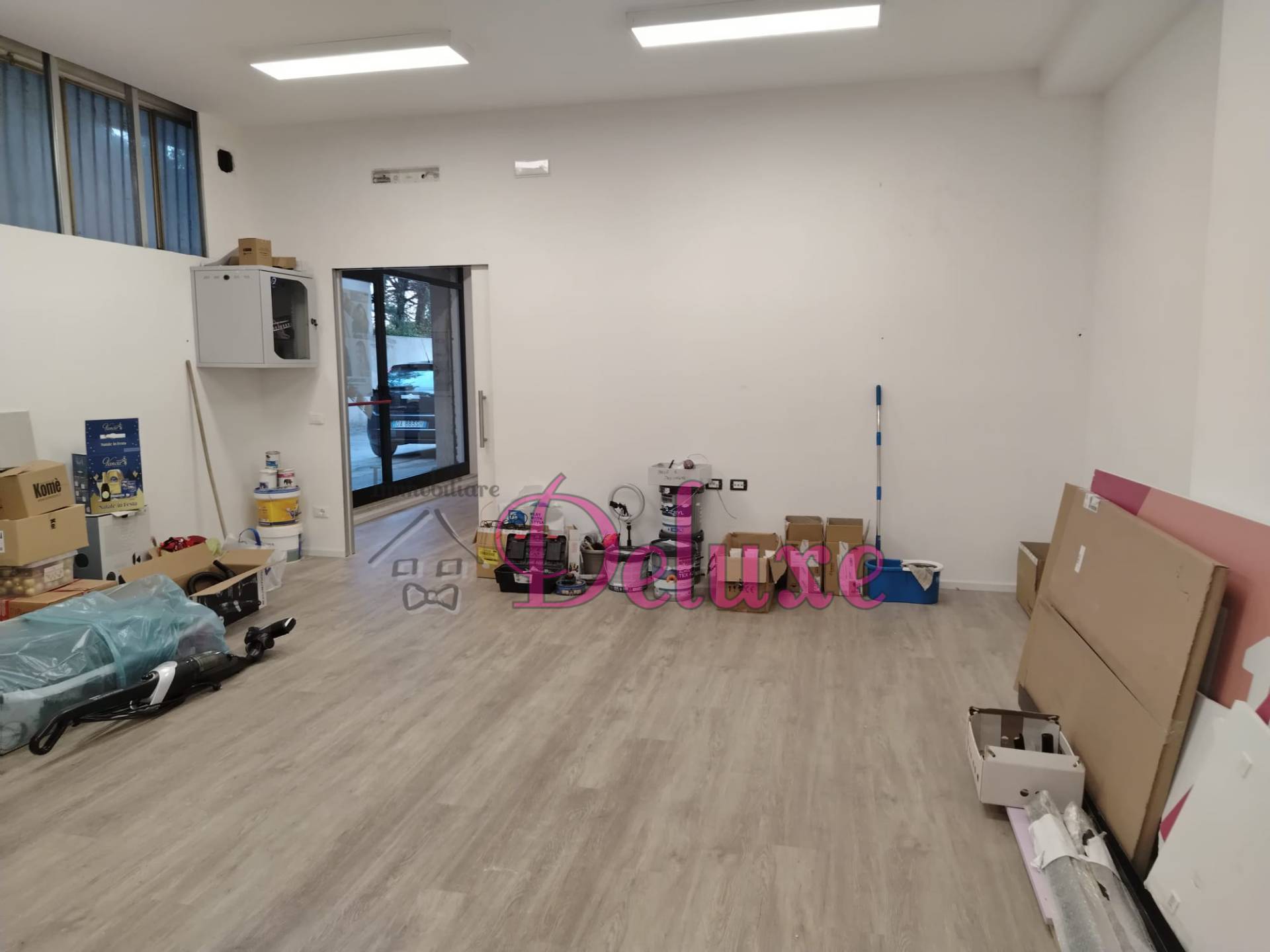 Locale commerciale in affitto a Macerata, Semicentrale