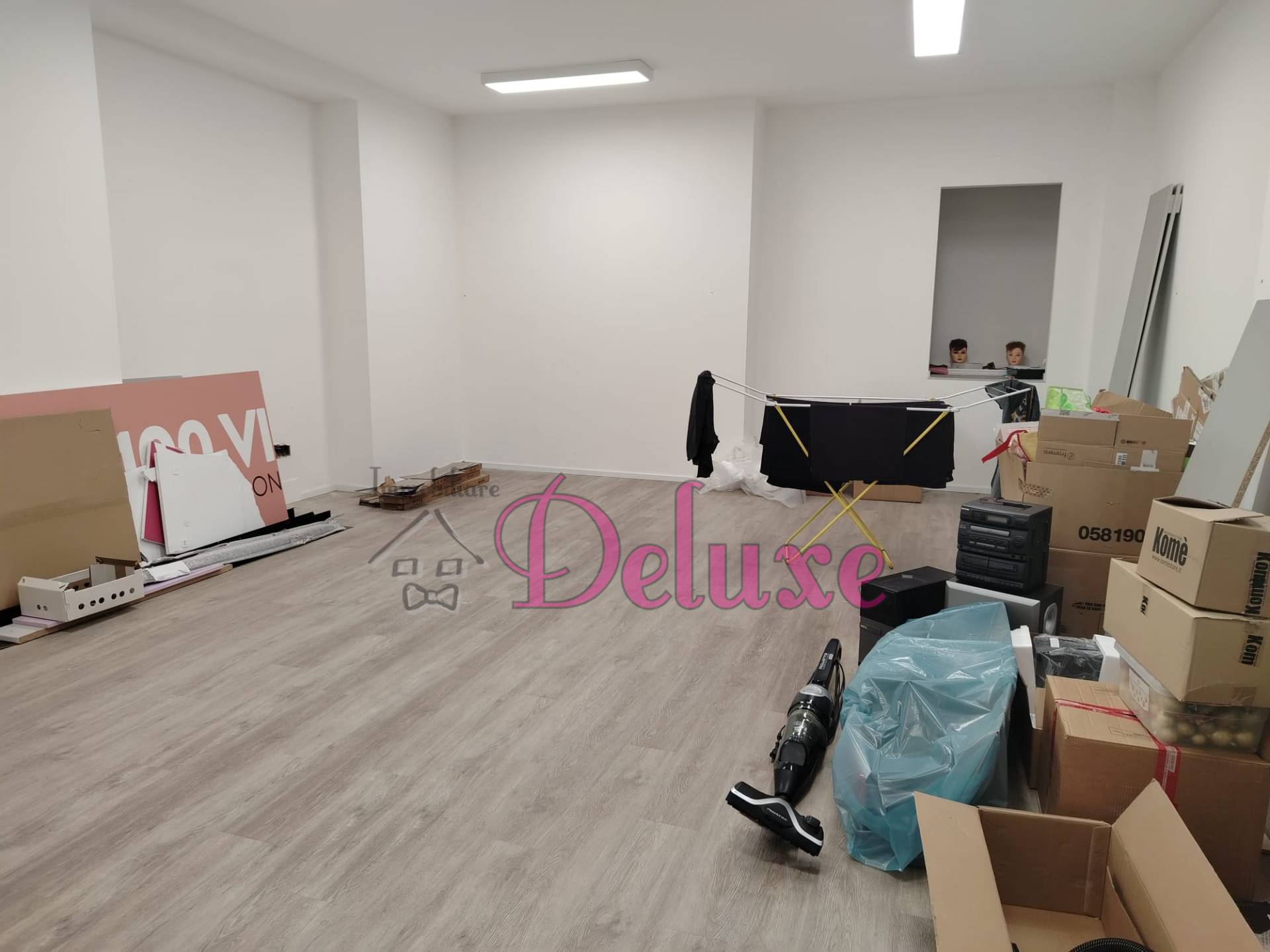 Locale commerciale in affitto a Macerata, Semicentrale