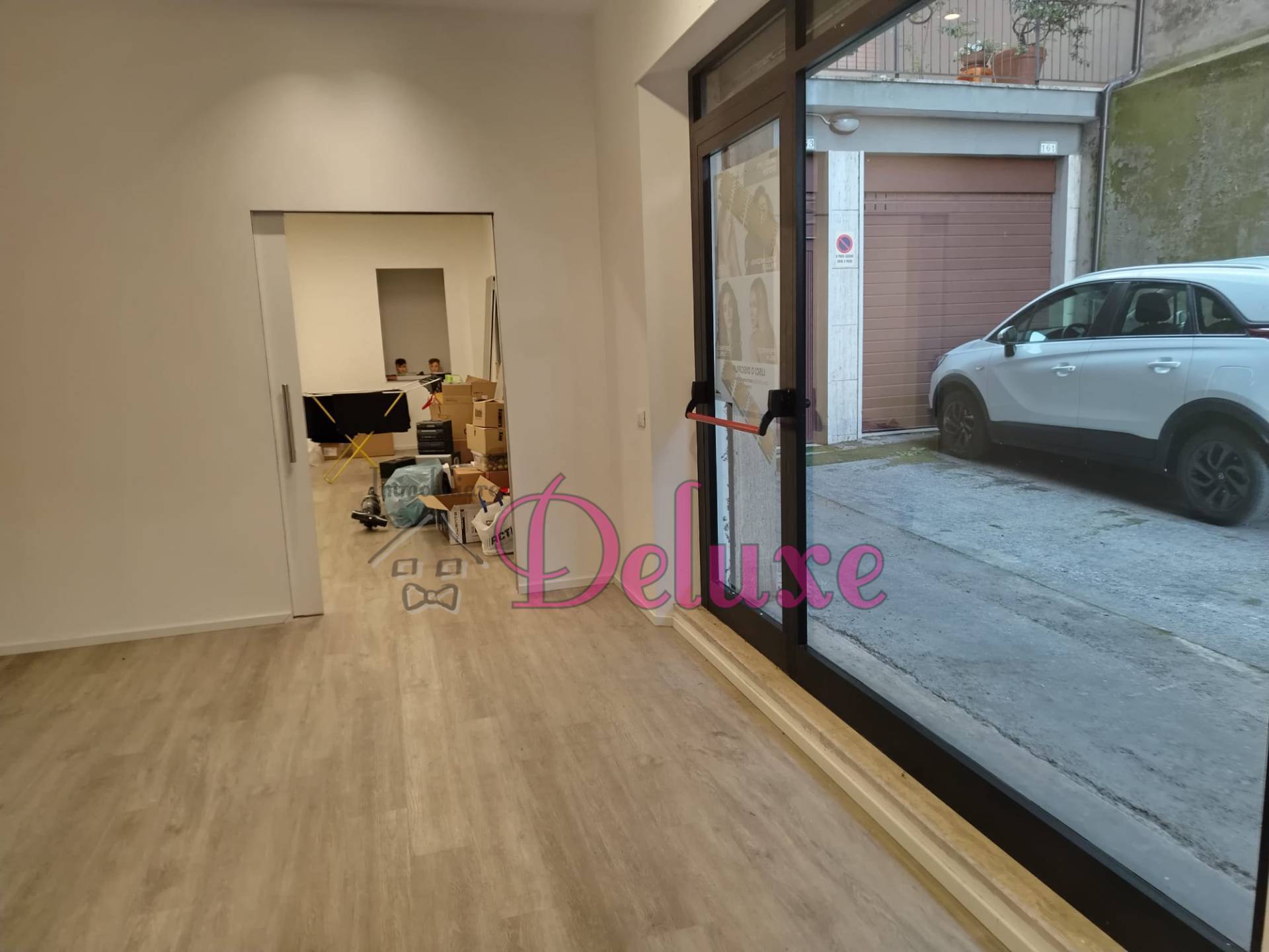 Locale commerciale in affitto a Macerata, Semicentrale