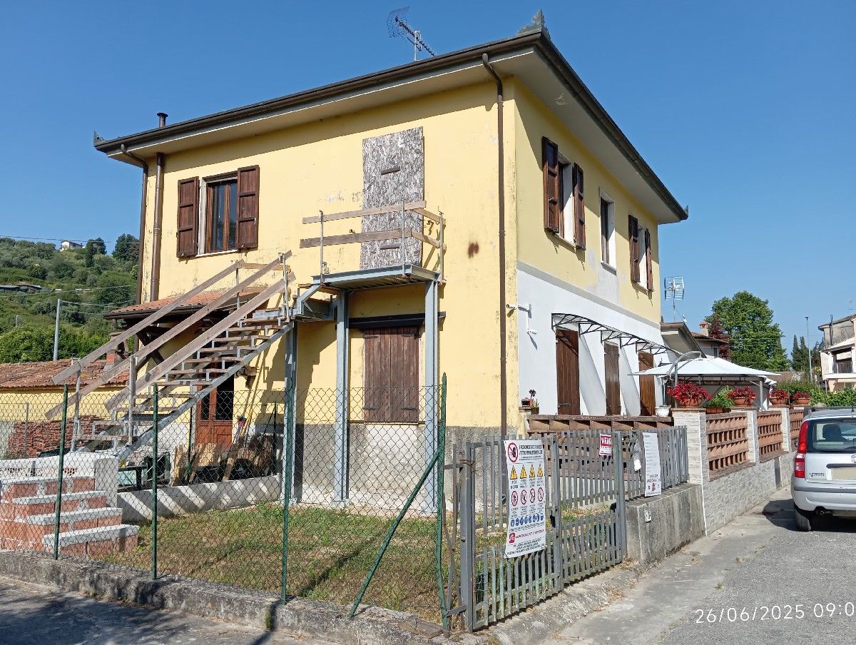 Casa indipendente con giardino a Camaiore